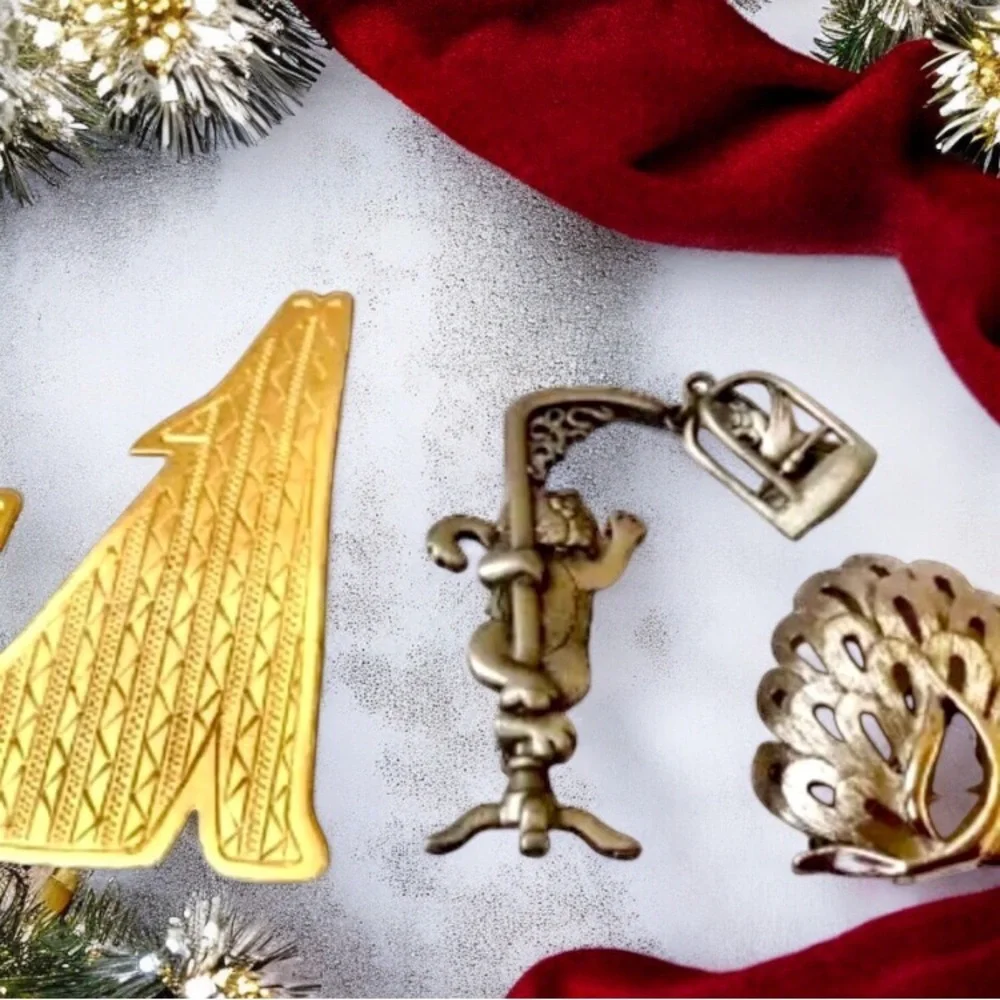 JJ Vintage Brooches Howling Coyote + Cat & Bird Cage + Silvertone 3 pins